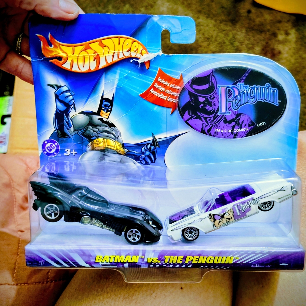 Hot Wheels Batman & Riddler Car Set - Picture 2 of 2